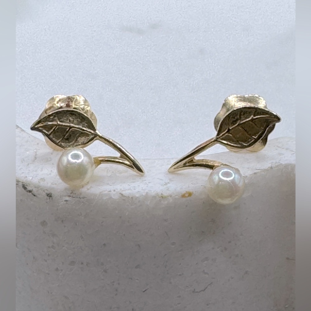 Vintage 14K Gold Pearl Earrings